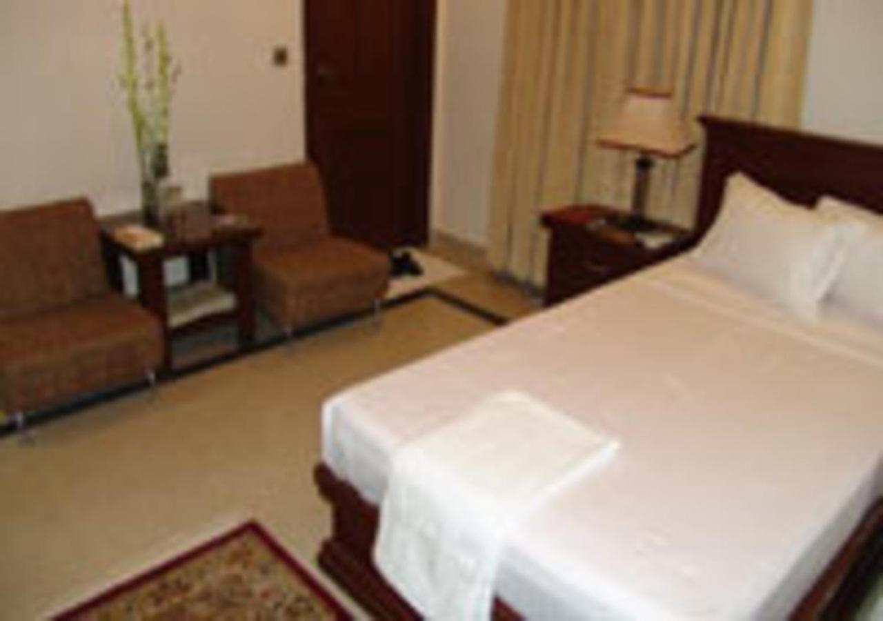 Rajone Hotel Φαϊσαλάμπαντ Εξωτερικό φωτογραφία