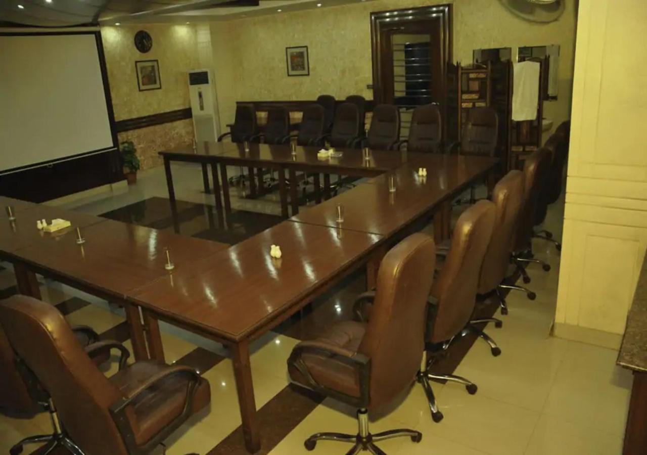 Rajone Hotel Φαϊσαλάμπαντ Εξωτερικό φωτογραφία
