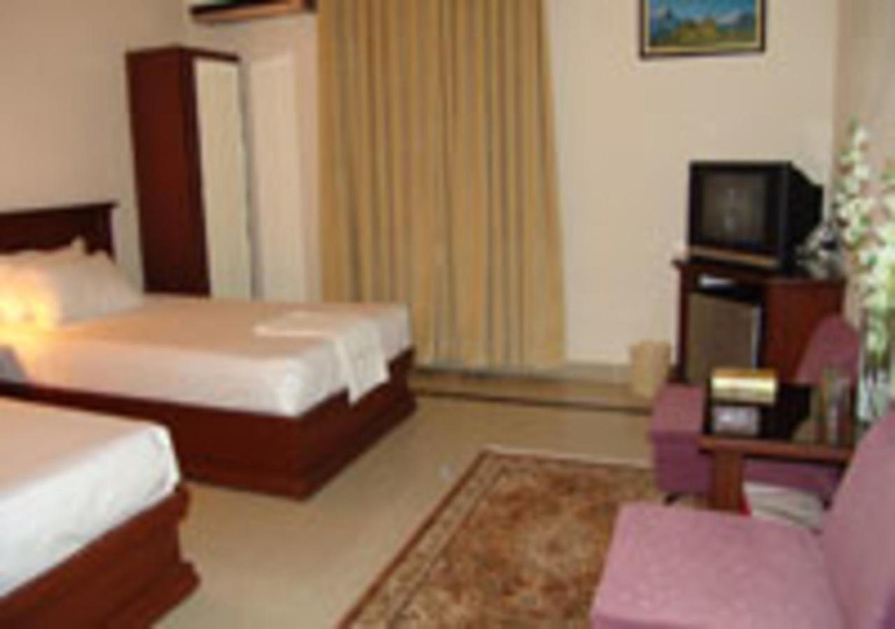 Rajone Hotel Φαϊσαλάμπαντ Εξωτερικό φωτογραφία